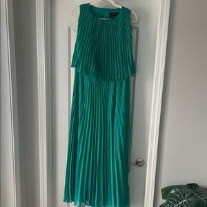 Banana Republic Elegant Green Pleated Maxi Dress